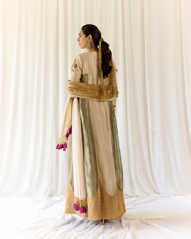 Khyaal hoon kisi aur ka