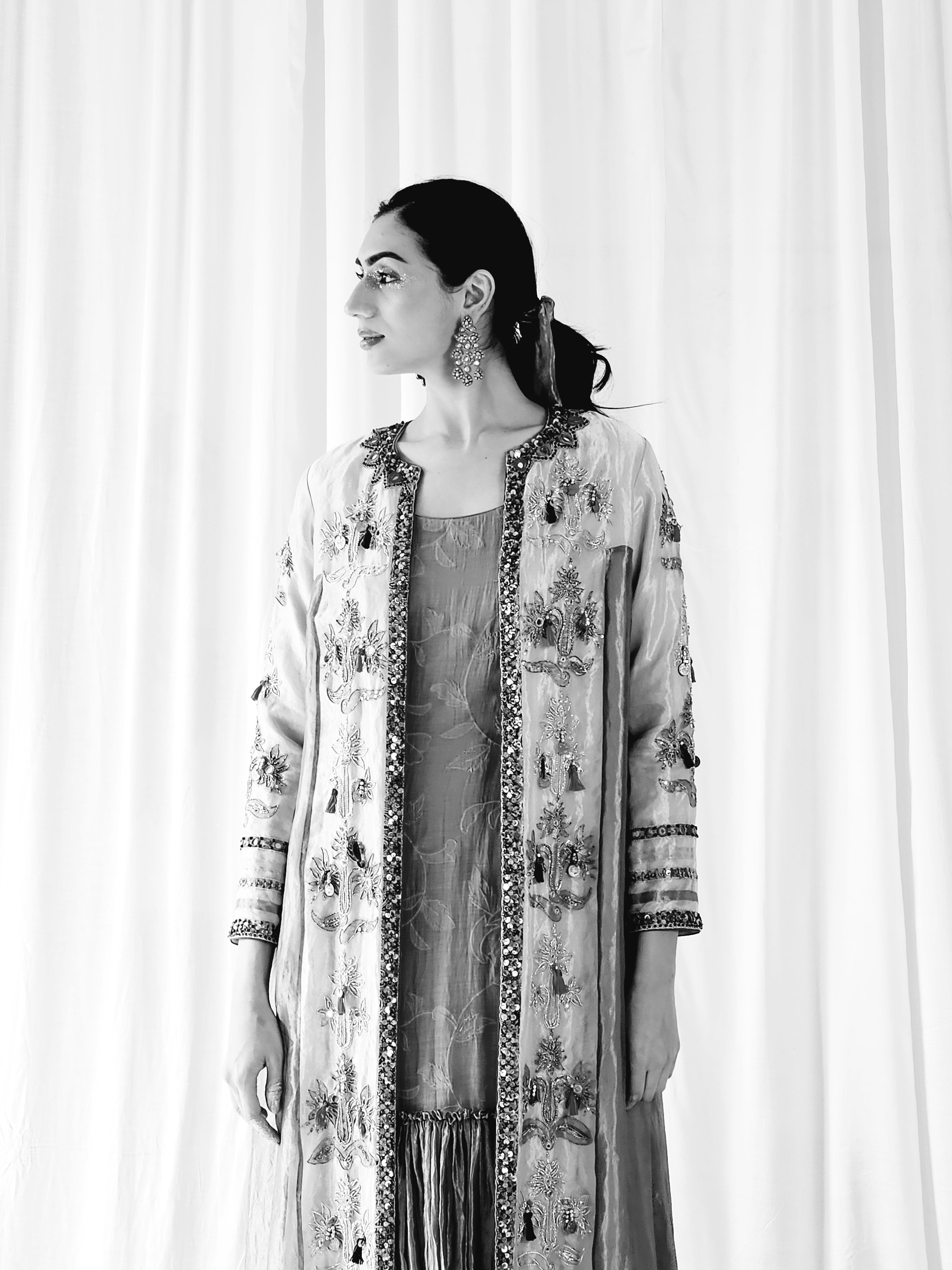 Khyaal hoon kisi aur ka