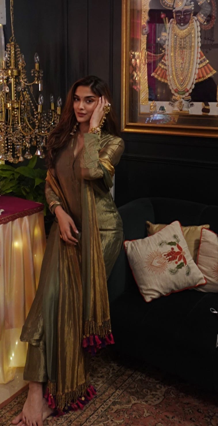 Saiee Manjrekar in Zehnaseeb